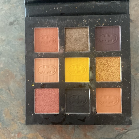 Revolution X Batman I Am TheVisit Batman Shadow Palette Makeup - Picture 4 of 5